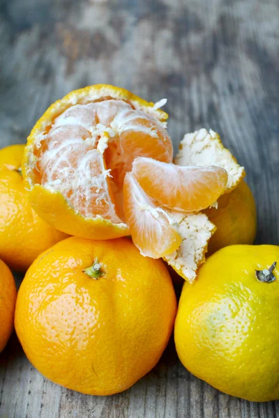 Sweet and bright tangerines on wooden table — Stock Photo, Image