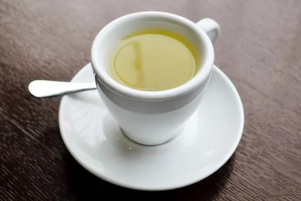 Fehér csésze gyógynövény tea — Stock Fotó
