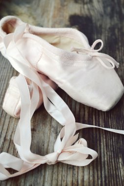 Bale için eski yıpranmış pembe pointe Ayakkabı