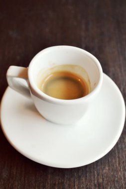 Küçük beyaz fincan espresso kahve