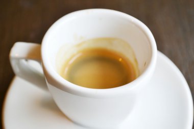 Küçük beyaz fincan espresso kahve