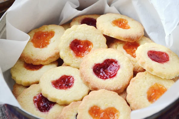 Homemade cookies with heart shaped jam on wooden table — Stock Photo, Image