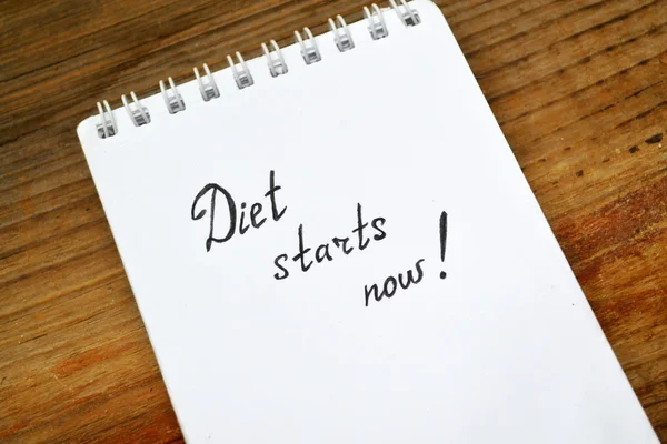 Diet concept with a notebook saying to start loosing weight on wooden table — Stock Photo, Image