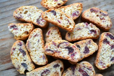 Kızılcık ahşap tablo ile Cantuccini tanımlama