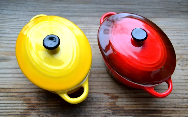 Two little colorful cooking pots for julienne — Stock Photo, Image