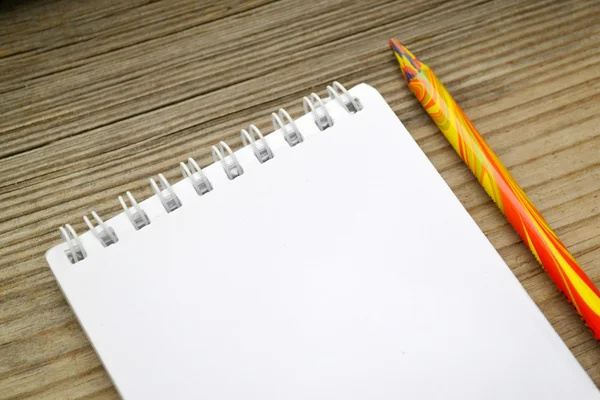 An empty retro notebook with old paper and colorful pencil — Stock Photo, Image