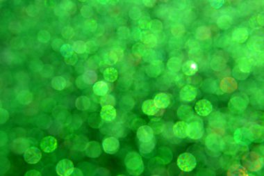 Parıldayan ile parlak ve soyut yeşil arka plan bulanık glitter