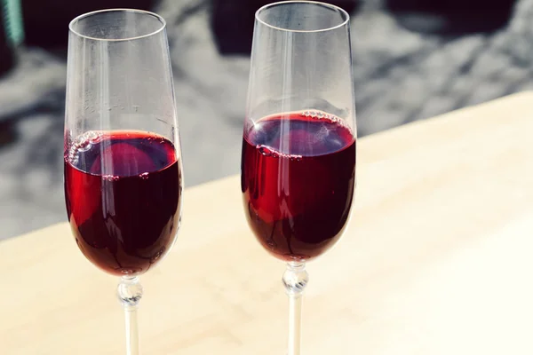 Two glasses of red wine — Stock Photo, Image