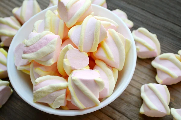 Viele gelbe und rosa Marshmallows — Stockfoto