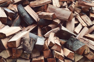 Yığın, yakacak odun günlükleri ve bloklar