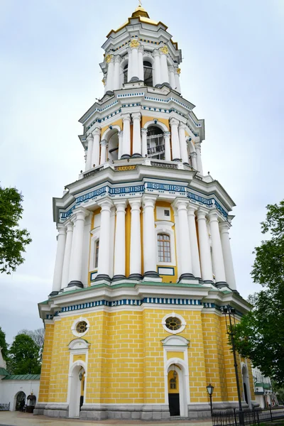 Kyjev, Ukrajina - 9 května 2015: Kiev (Kyjev) Pechersk Lavra velké Bell Tower v Kyjevě, Ukrajina — Stock fotografie