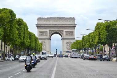 Fransız Arc de Triomphe önden görünümü