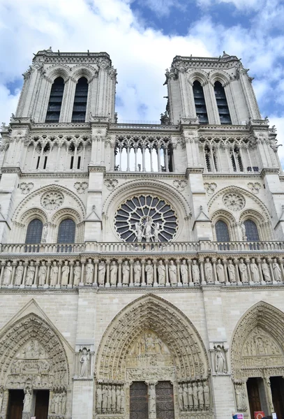 Paris, Fransa - 25 Mayıs, 2015: ünlü Katedrali Notre Dame de Paris (Our Lady Paris) — Stok fotoğraf