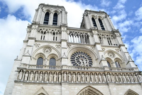 Paris, Fransa - 25 Mayıs, 2015: ünlü Katedrali Notre Dame de Paris (Our Lady Paris) — Stok fotoğraf
