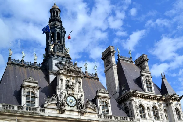 PARÍS, FRANCIA - 25 DE MAYO DE 2015: Ayuntamiento de París llamado Hotel de Ville — Foto de Stock