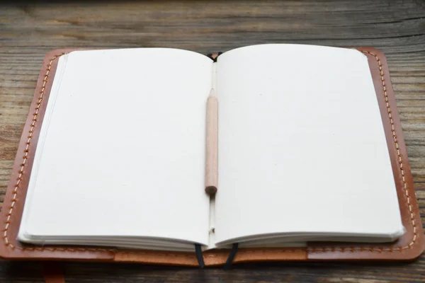 An empty retro notebook with old paper, little pencil and leather cover — Stock Photo, Image