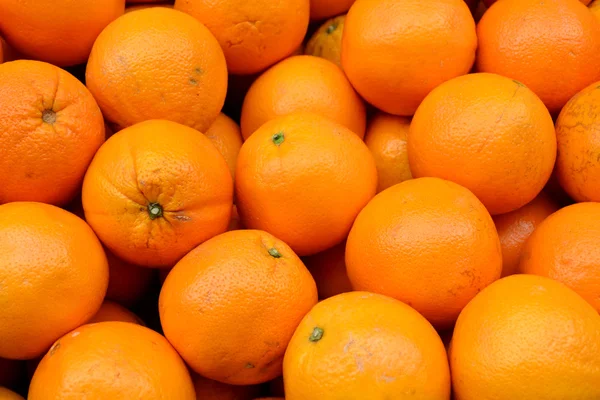 Naranjas ecológicas saludables en el mercado — Foto de Stock