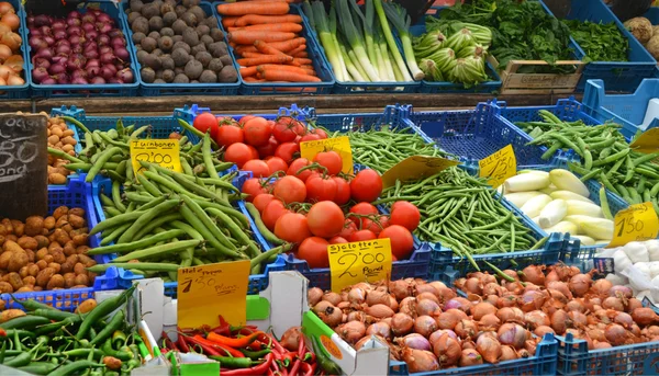 Produtos hortícolas no mercado da mercearia — Fotografia de Stock