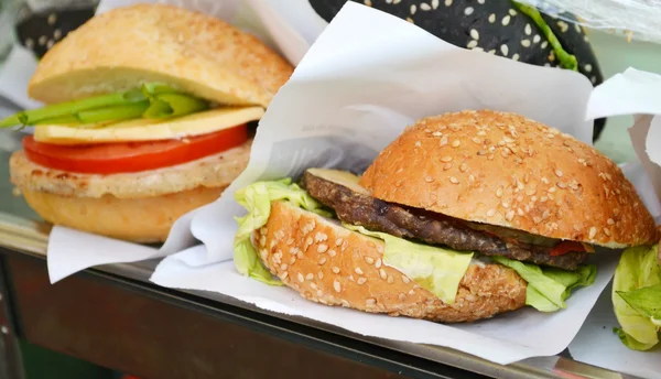 Tasty burger with meat, salad and tomato — Stock Photo, Image