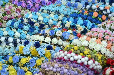 Gül ve diğer çiçek düğün Çelenkleri