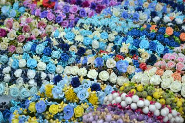 Gül ve diğer çiçek düğün Çelenkleri