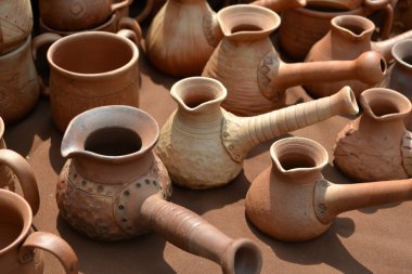 el yapımı kil tencere bir sürü