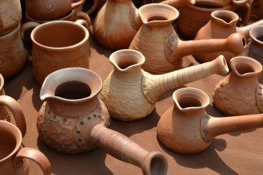 el yapımı kil tencere bir sürü