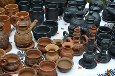 el yapımı kil tencere bir sürü