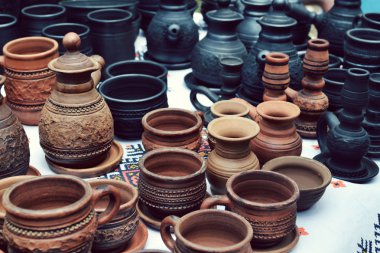 el yapımı kil tencere bir sürü