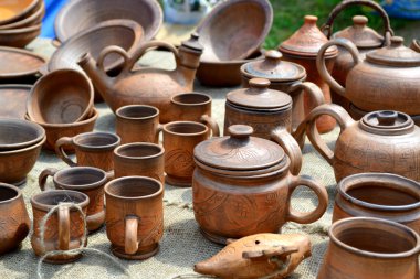 el yapımı kil tencere bir sürü