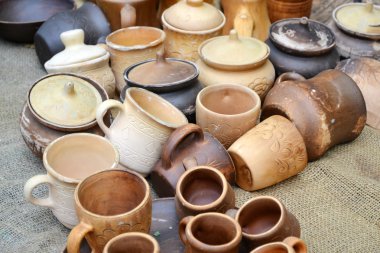 el yapımı kil tencere bir sürü