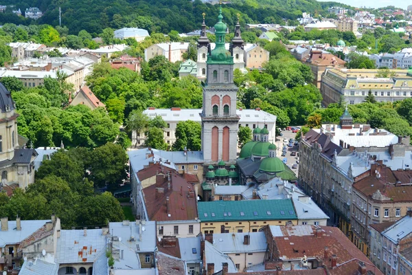 Lviv, Ukraina - 29 juni 2015: stadsbilden topview av Lviv downtown — Stockfoto