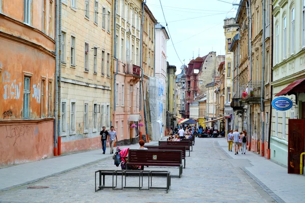 LVIV, UCRÂNIA - JUNHO 29, 2015: paisagem urbana do centro de Lviv — Fotografia de Stock