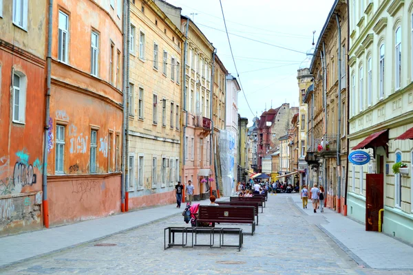 LVIV, UCRÂNIA - JUNHO 29, 2015: paisagem urbana do centro de Lviv — Fotografia de Stock