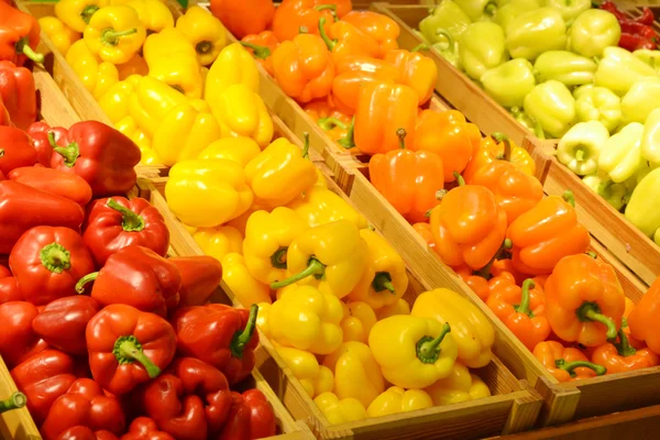 Grönsaker i livsmedelsbutik — Stockfoto