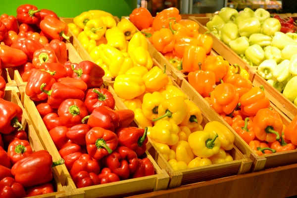 Groenten in supermarkt — Stockfoto