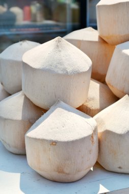 Yukarda çok içkim taze hindistan cevizi