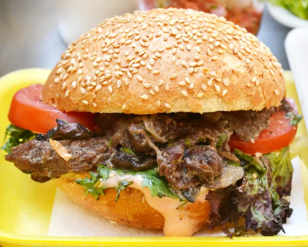 Tasty burger with meat, salad and tomato — Stock Photo, Image