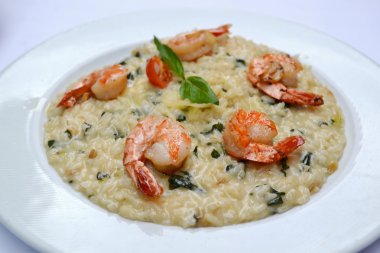 Tiref karides ve özel Arborio pirinç lezzetli risotto