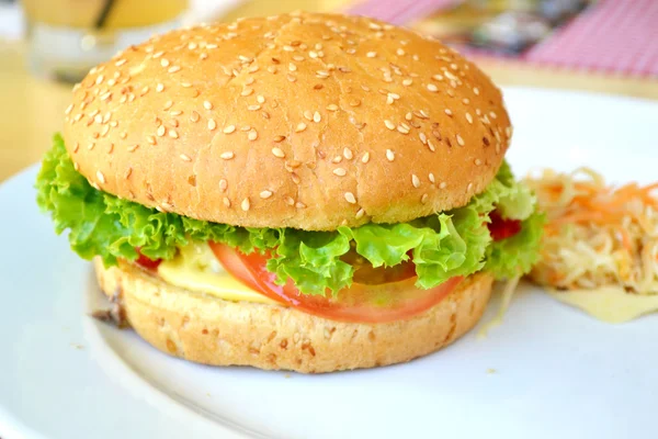 Tasty burger with meat, salad and tomato — Stock Photo, Image