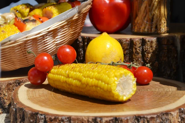 Grilled corn and cherry tomatoes — Stock Photo, Image