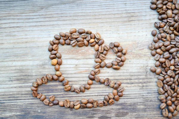 Tasse ou tasse faite de beaucoup de grains de café torréfiés — Photo