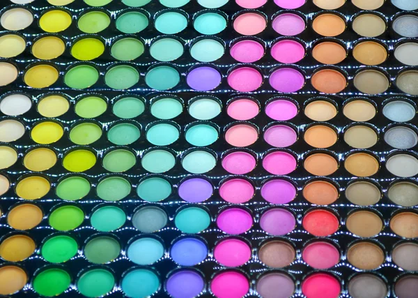 Conjunto de cosméticos de sombra de ojos de diferentes colores —  Fotos de Stock