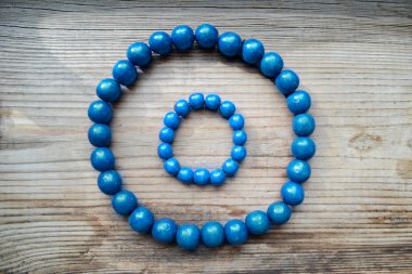Geleneksel Ukrayna yuvarlak mavi boncuk ahşaptan yapılmış