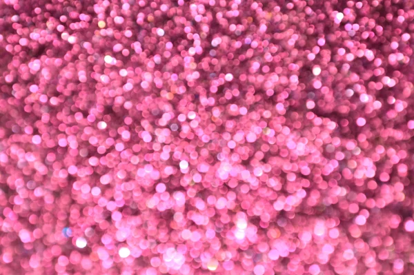 Яркий и абстрактный размытый розовый фон с мерцающими блестками — стоковое фото