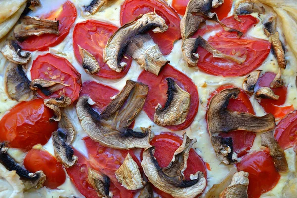Pasta Domates ve mantar ile