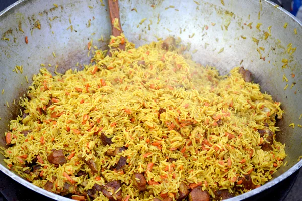 Large pot with Uzbek pilaf — Stock Photo, Image