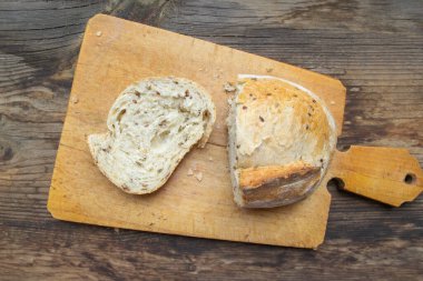 Ev yapımı taze pişmiş lezzetli ekmek.