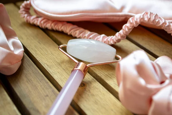 Cilt bakımı için pembe kuvars masaj silindiri