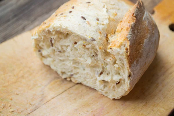 Ev yapımı taze pişmiş lezzetli ekmek.